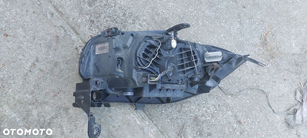 .  PRZOD PRZENIA LAMPA PRAWA BMW E87 - 4