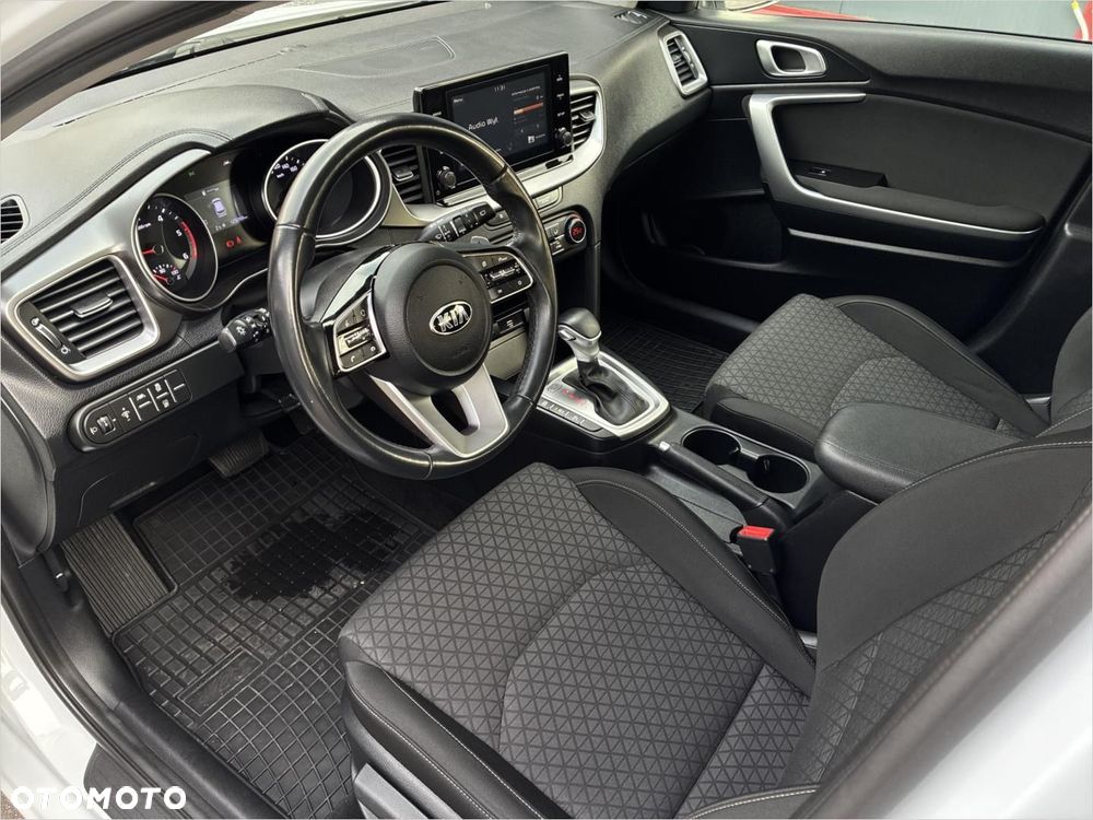 Kia Ceed 1.6 CRDi mHEV M DCT - 16