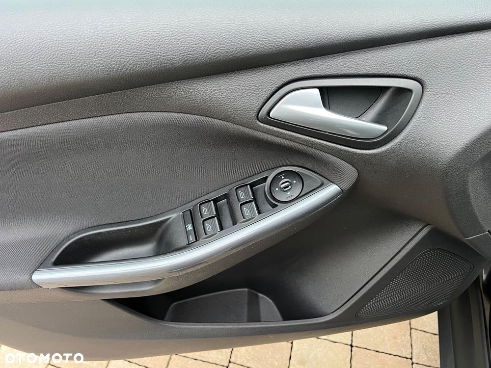 Ford Focus 1.6 EcoBoost Start-Stopp-System Titanium - 24