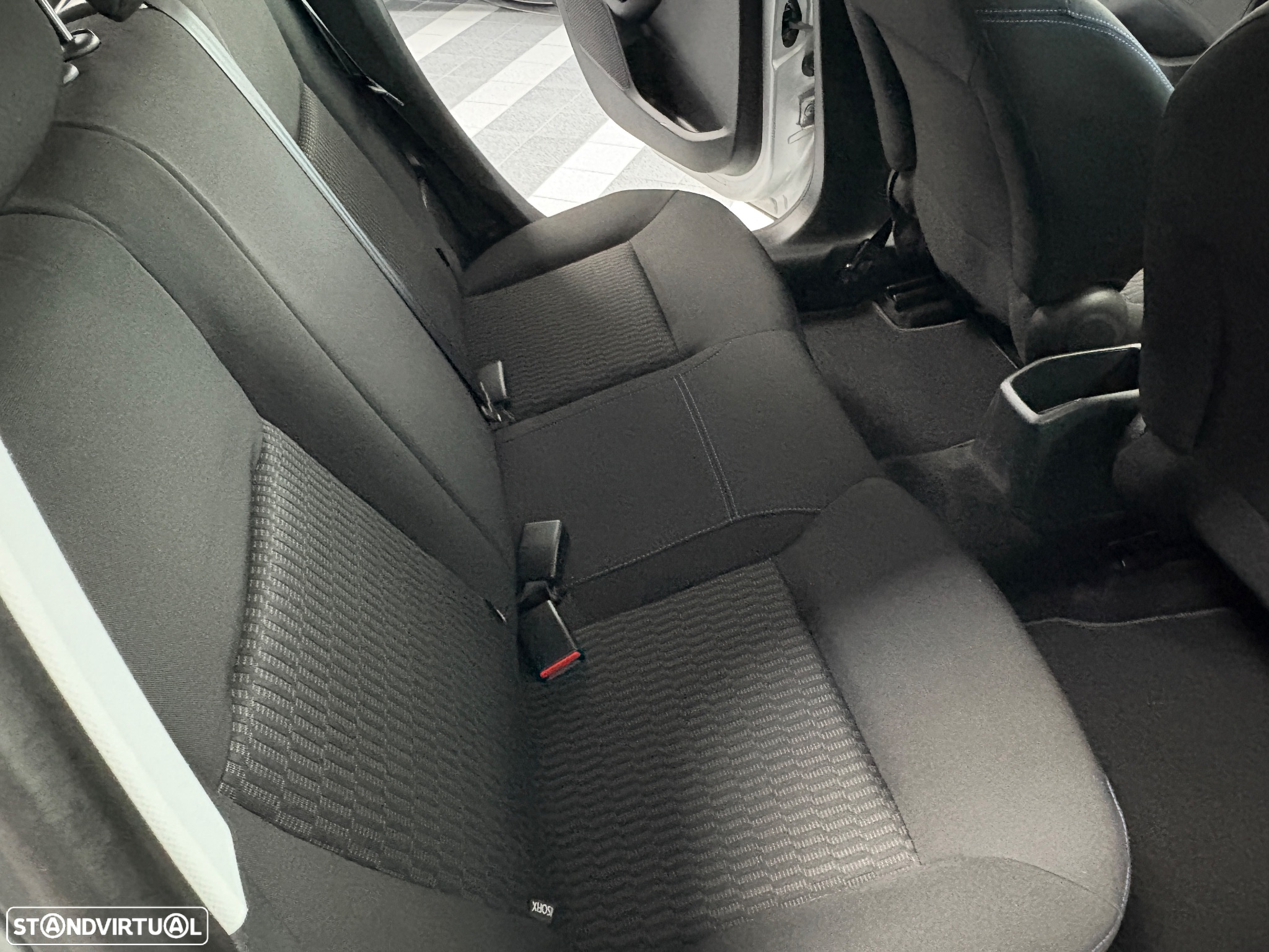 Peugeot 208 1.2 PureTech Signature - 28