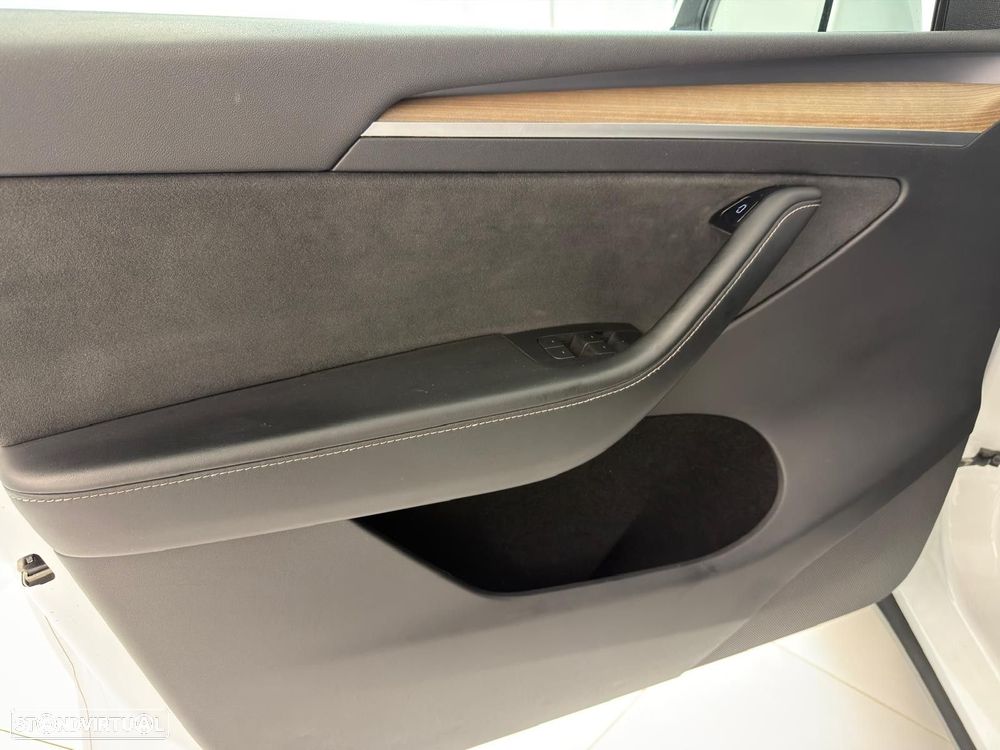 Tesla Model Y Long Range Dual Motor AWD - 19