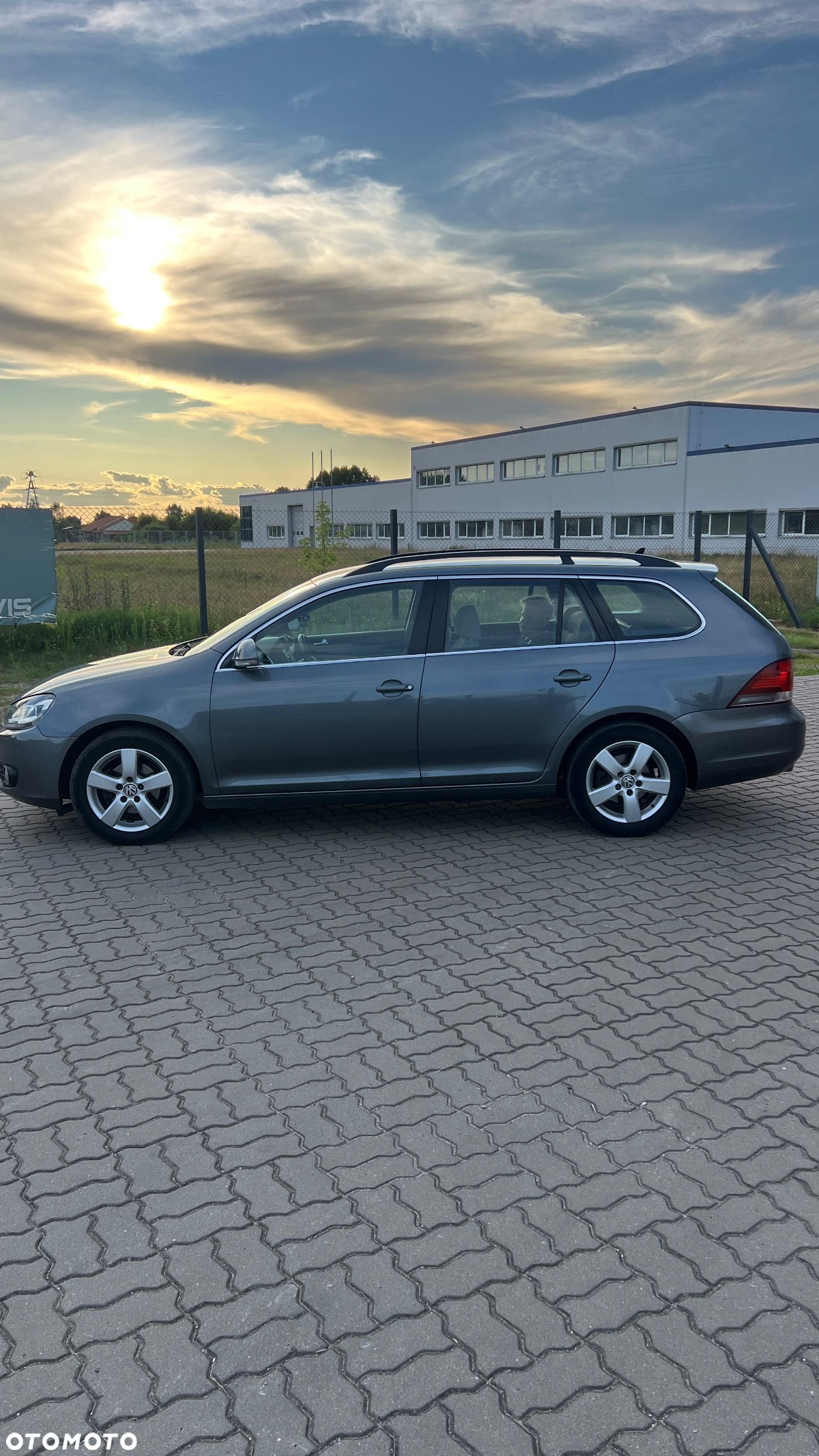 Volkswagen Golf 1.6 TDI BlueMotion Technology DSG Comfortline - 1