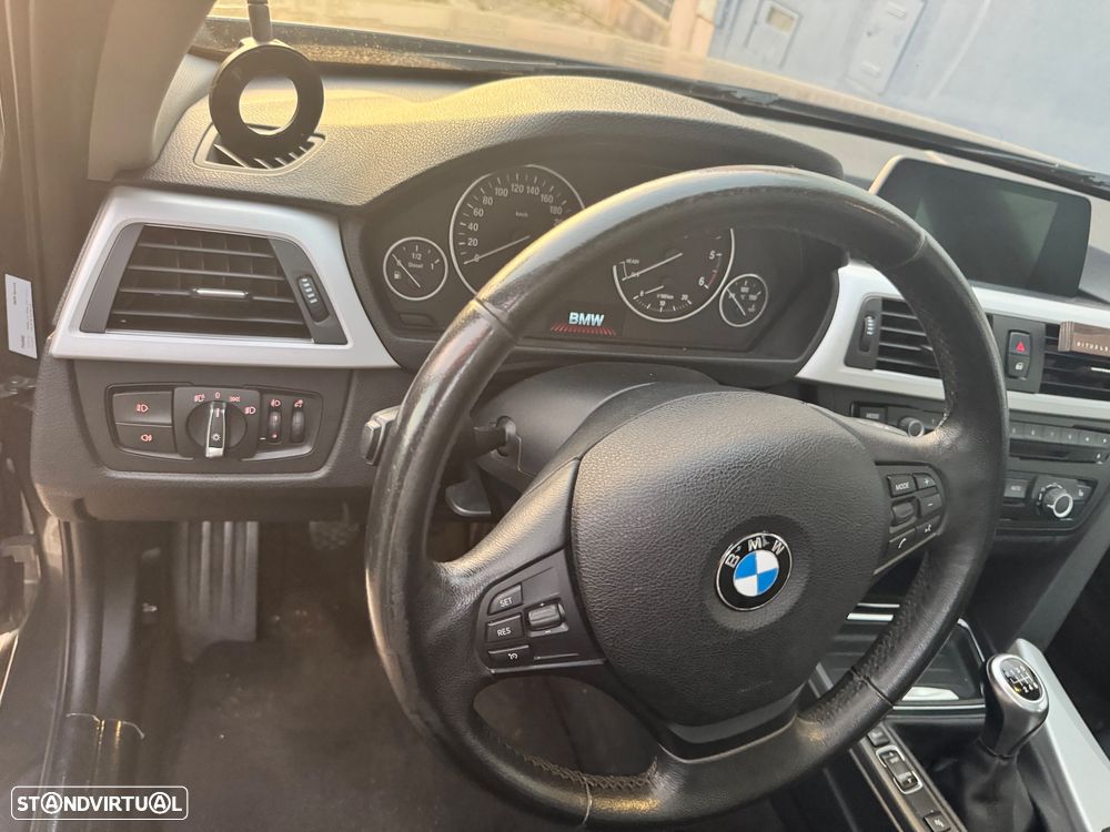 BMW 320 d Sport Line - 11