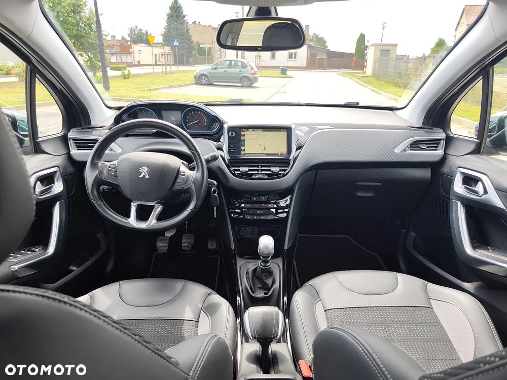 Peugeot 2008 1.2 Pure Tech Allure S&S - 11