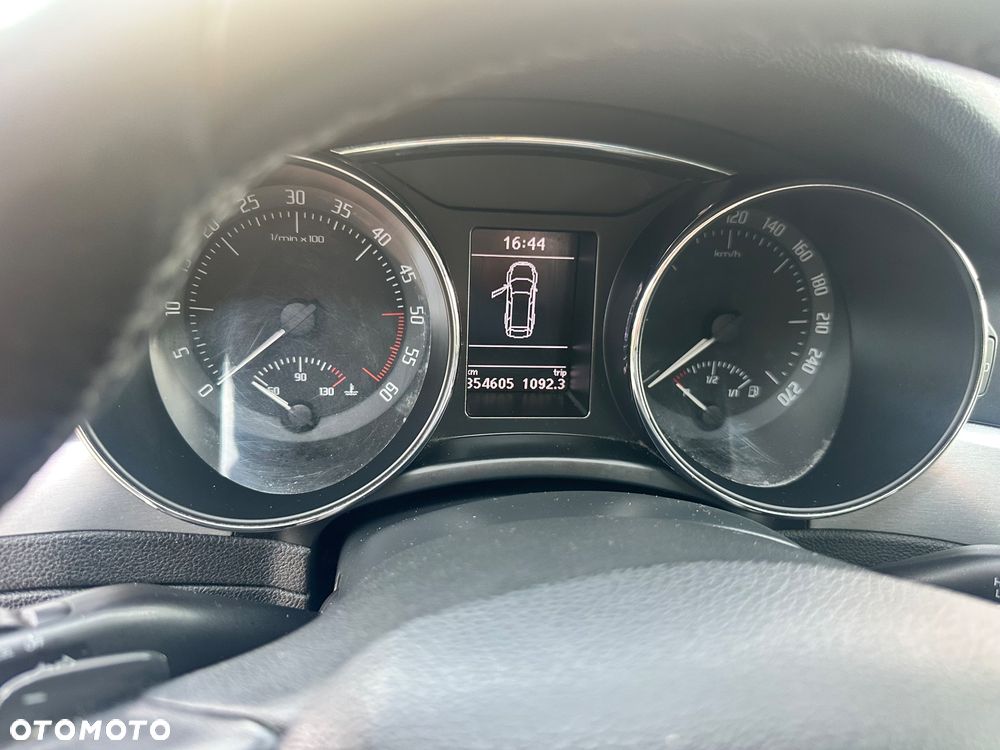 Skoda Superb 2.0 TDI Comfort DSG - 14