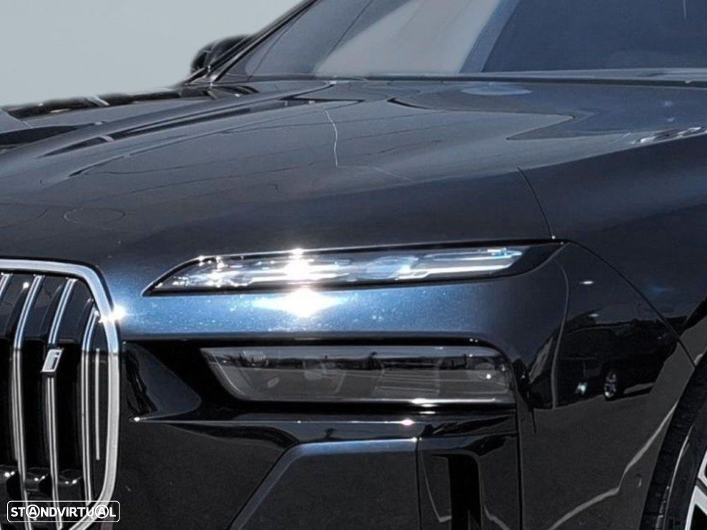 BMW i7 xDrive60 Pack Desportivo M - 3