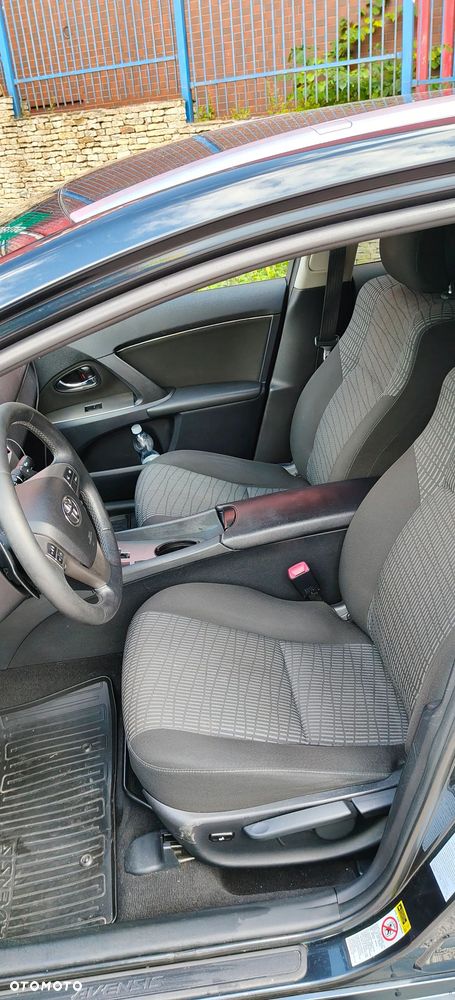 Toyota Avensis 2.0 Premium MS - 25