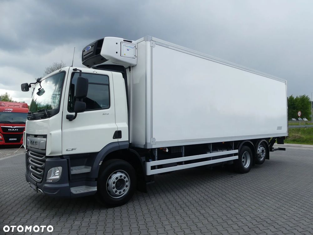 DAF CF 370 / 6x2 / CHŁODNIA 8.25 + WINDA / EURO 6 / 330 TYS KM / - 2