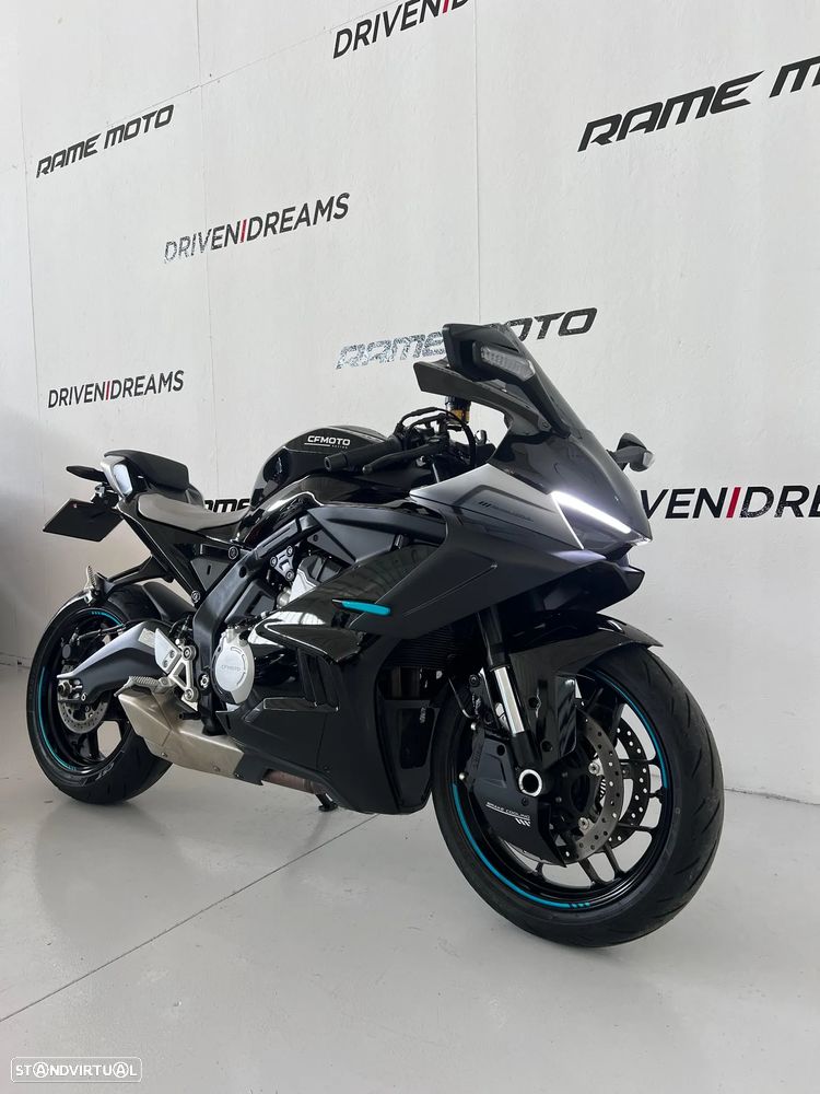 CF Moto 675SR-R - 2