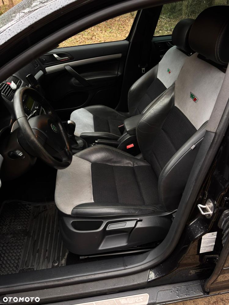 Skoda Octavia 2.0 TDI CR DPF RS - 20