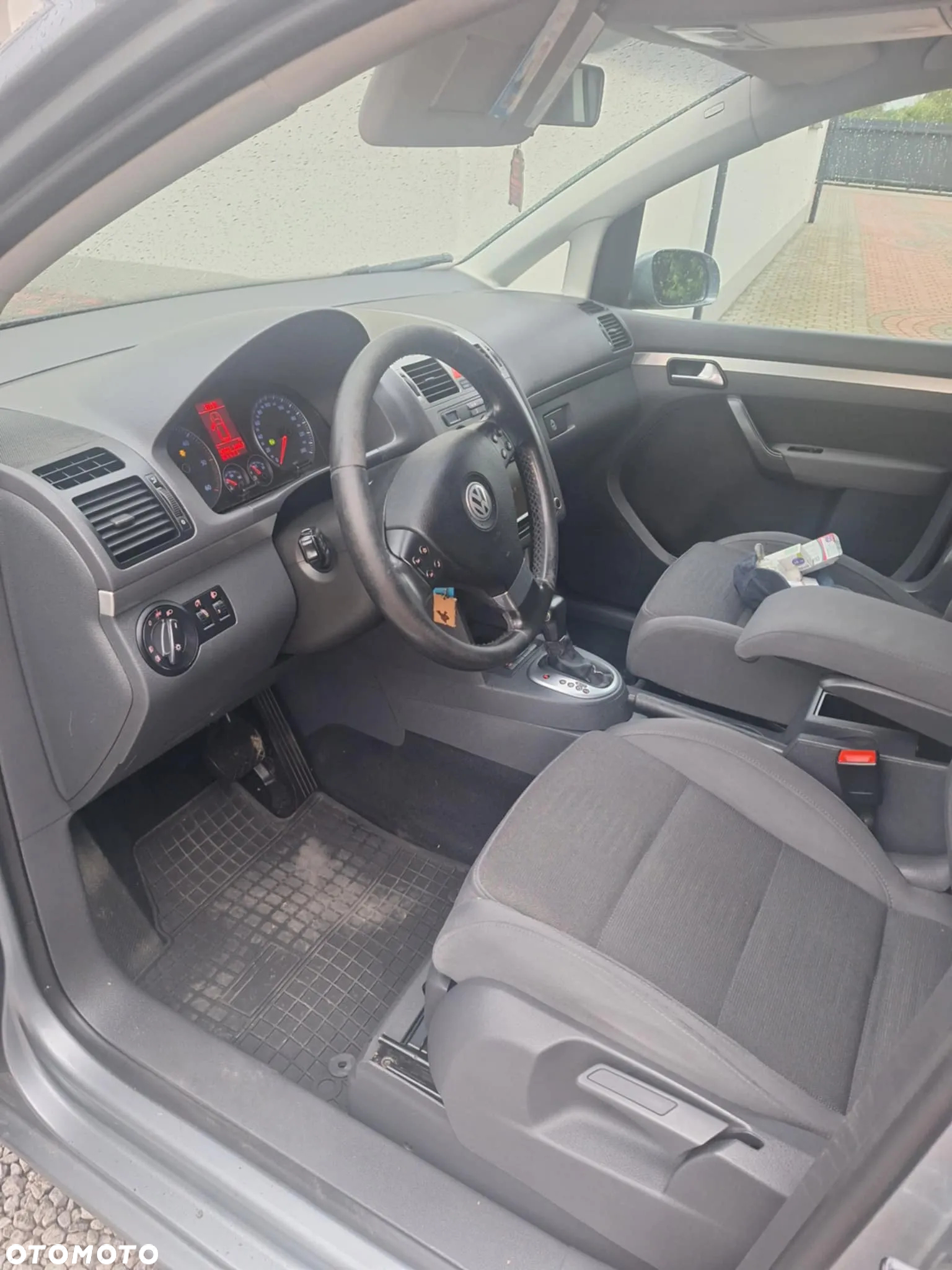 Volkswagen Touran 1.9 TDI Conceptline DSG - 5
