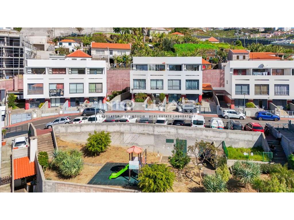 Moradia T2+1 - Câmara de Lobos - Vista Mar e Vista Montanha - Grande imagem: 2/34