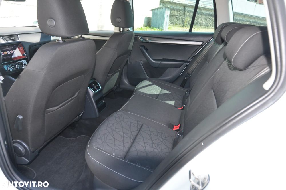 Skoda Octavia 2.0 TDI DSG 4X4 Style - 9