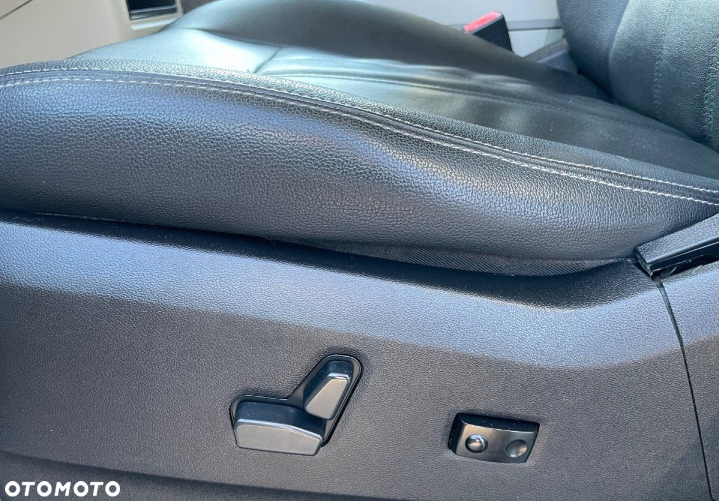 Chrysler Town & Country - 9