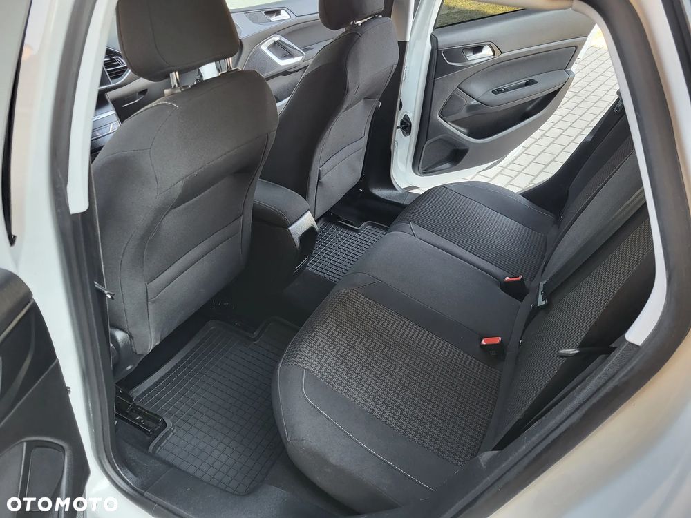 Peugeot 308 BlueHDi 130 Black Edition - 24