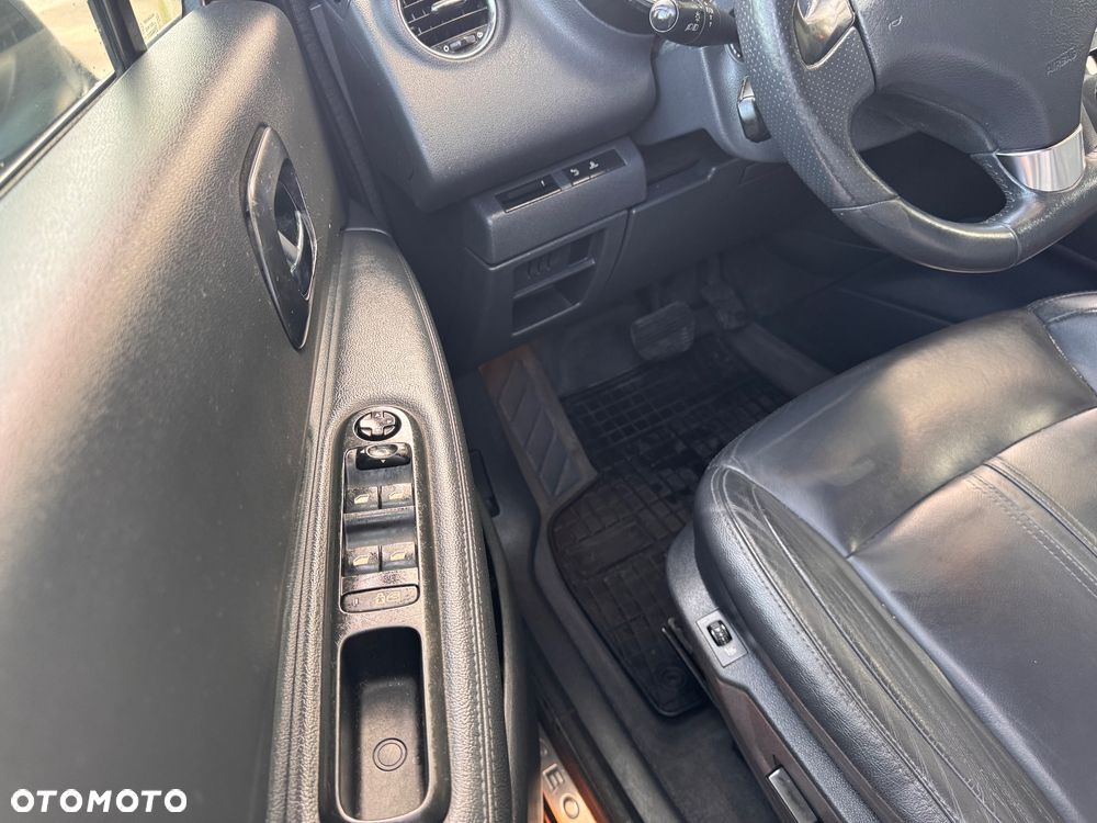Peugeot 5008 2.0 HDi Allure 7os - 21