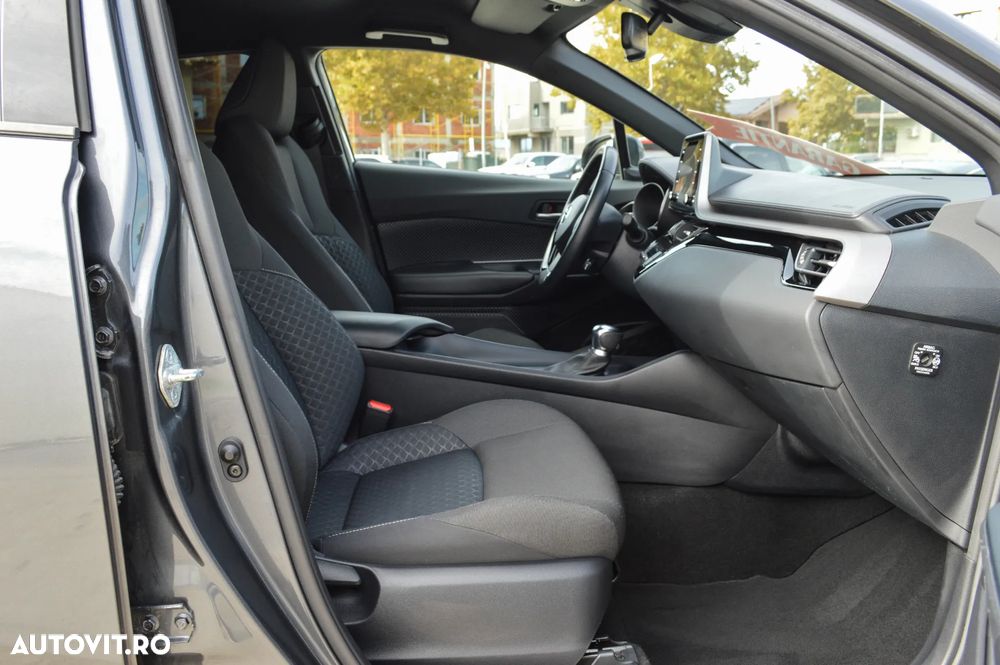 Toyota C-HR 1.8 Hybrid Business Edition - 24