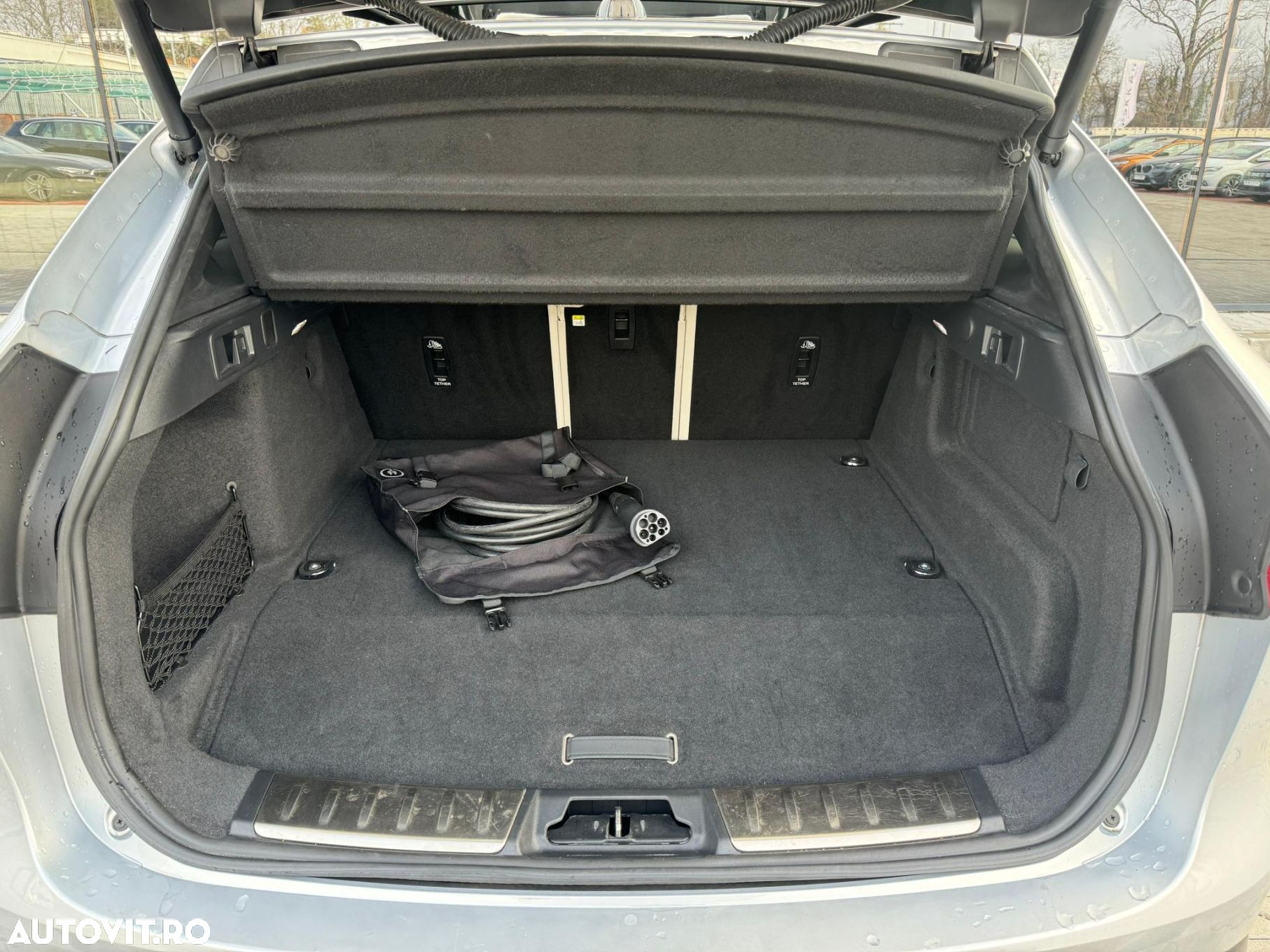 Jaguar F-Pace P400e AWD R-Dynamic SE - 37