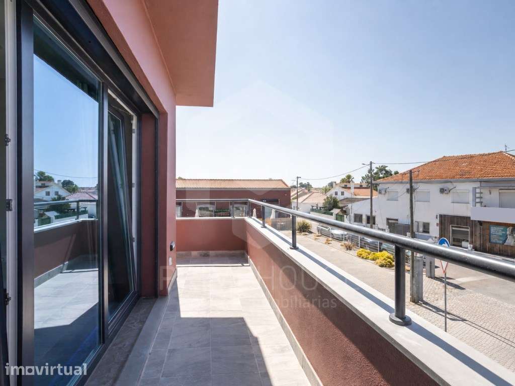 APARTAMENTO T2 COM PARQUEAMENTO PRIVADO EM AZEITÃO - Grande imagem: 3/38