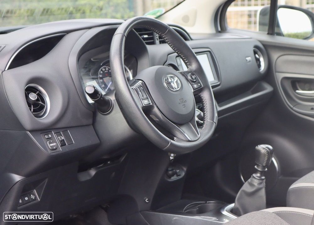 Toyota Yaris 1.5 HSD 20 Anos - 15