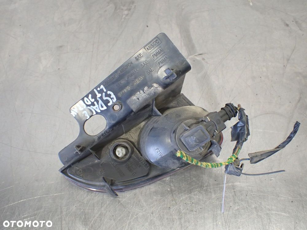 LAMPA PRZECIWMGIELNA LEWY TYŁ RENAULT ESPACE 2.0 IV 8200027155 - 3