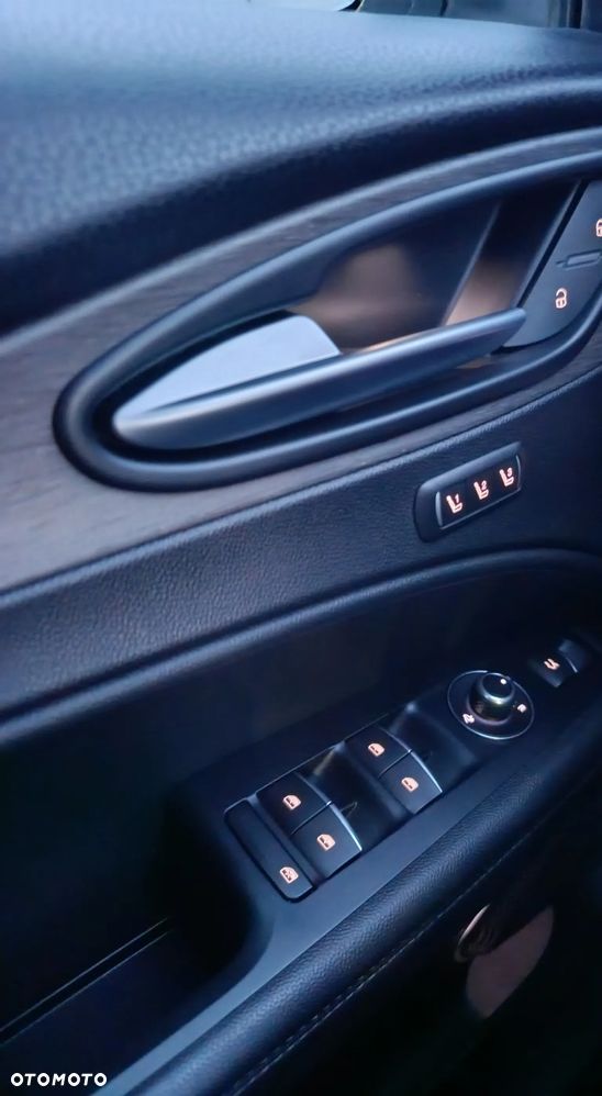 Alfa Romeo Stelvio 2.0 Turbo 16V AT8-Q4 Ti - 17