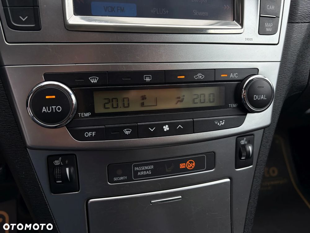 Toyota Avensis 1.8 Premium - 28