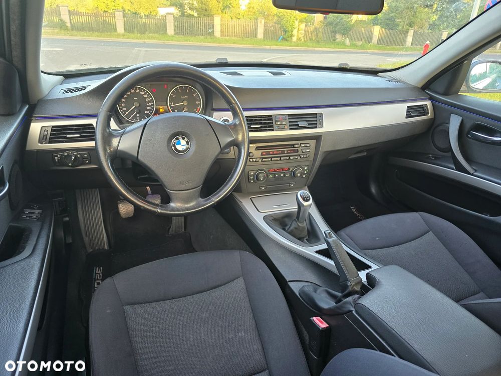 BMW Seria 3 320i - 7