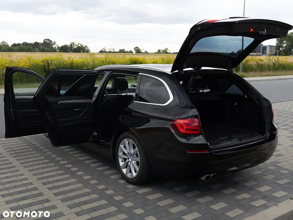 BMW Seria 5 530d xDrive - 32