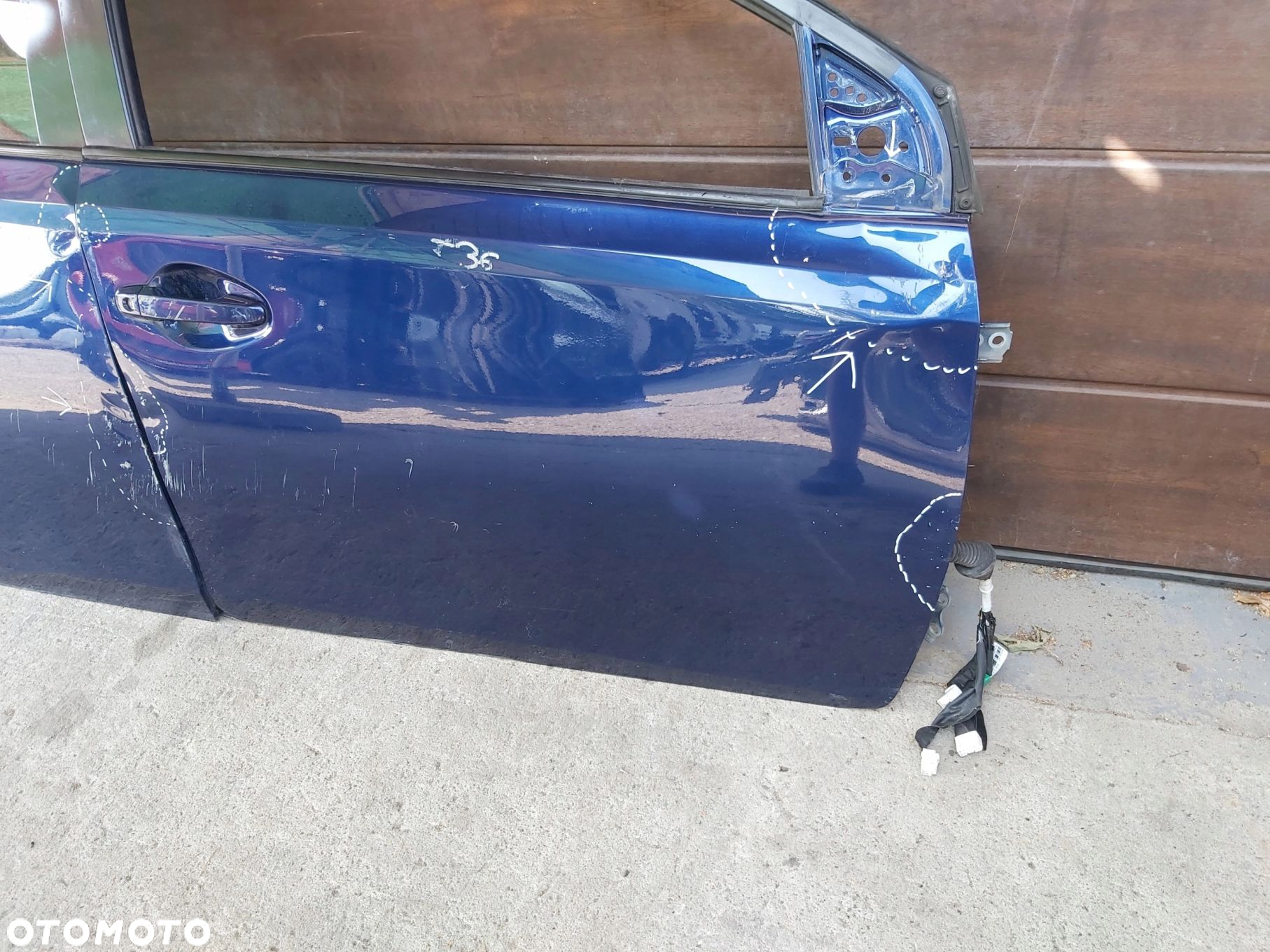 Toyota Auris II Drzwi prawy przód szyba mechanizm zawias - 3