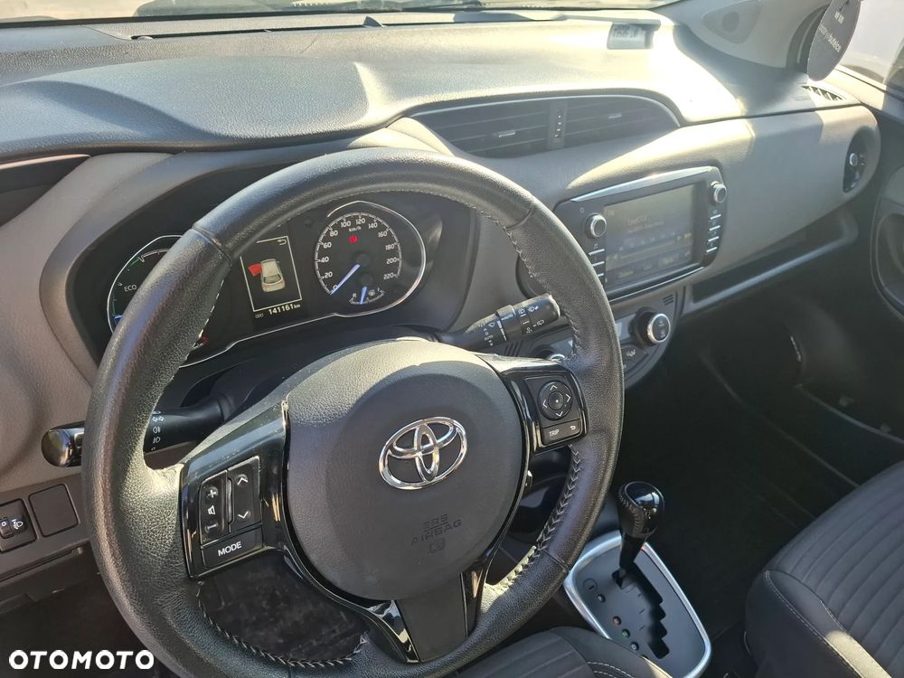 Toyota Yaris Hybrid 100 Premium - 7