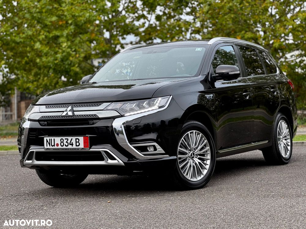 Mitsubishi Outlander 2.4 4WD Plug-In Hybrid Top - 32