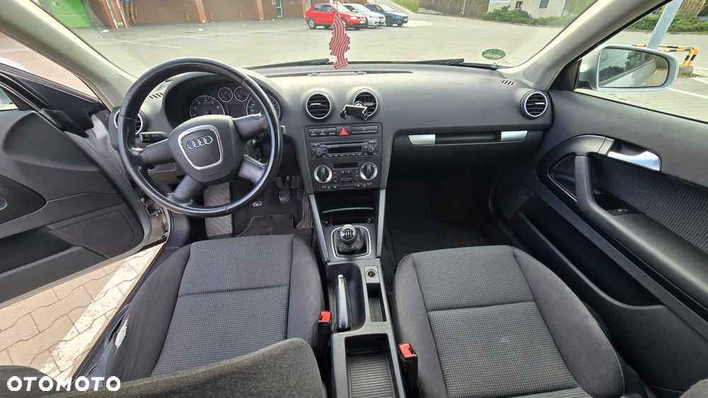 Audi A3 3-drzwiowe 1.6 FSI Ambiente - 3