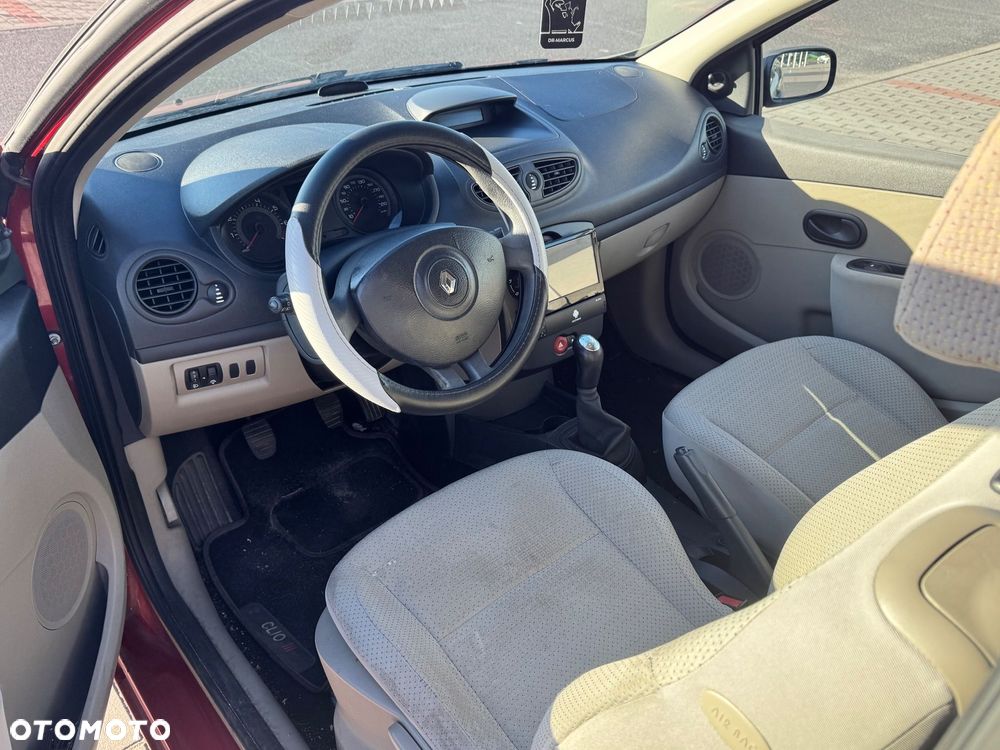 Renault Clio - 11