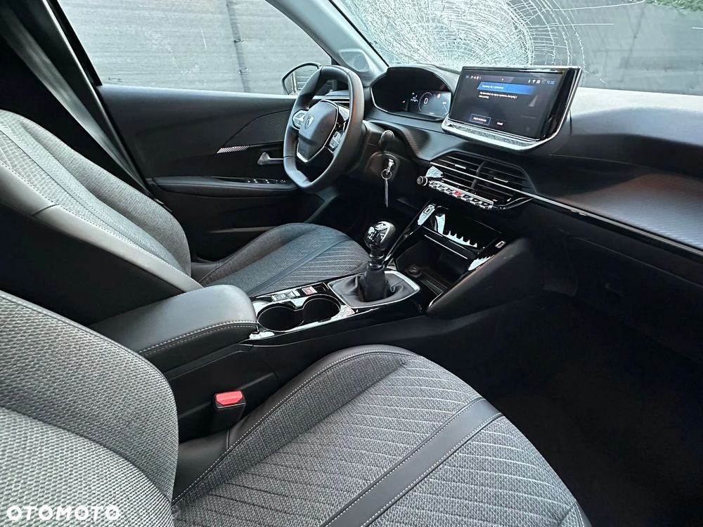 Peugeot 208 - 14