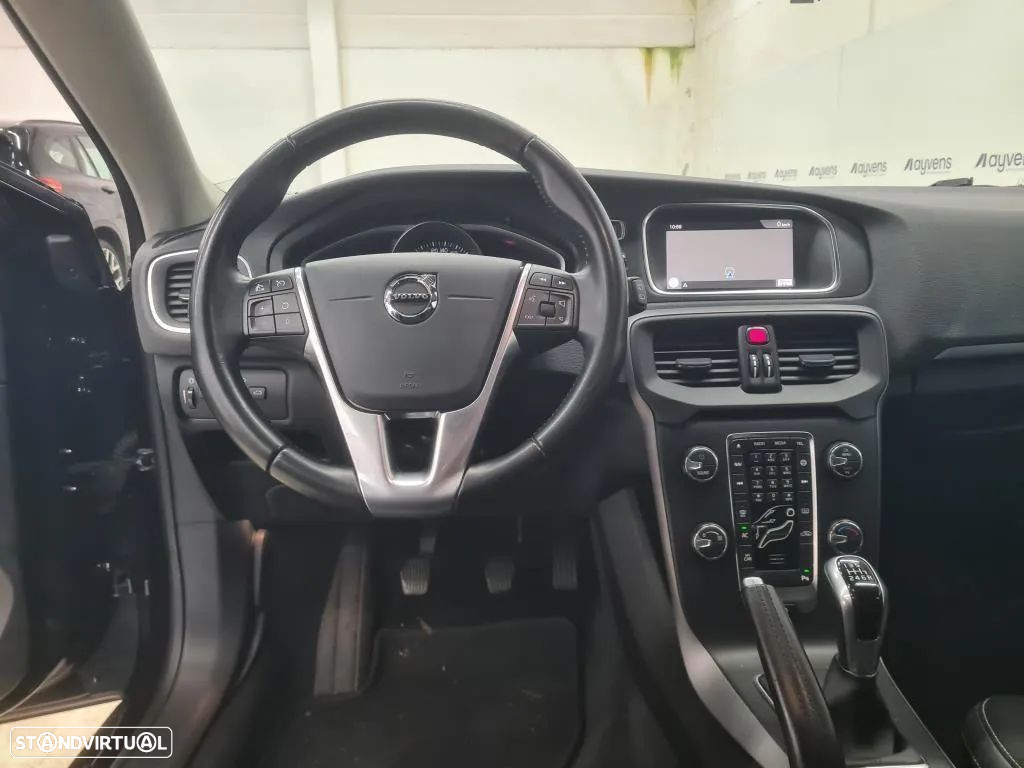 Volvo V40 2.0 D3 Momentum - 4