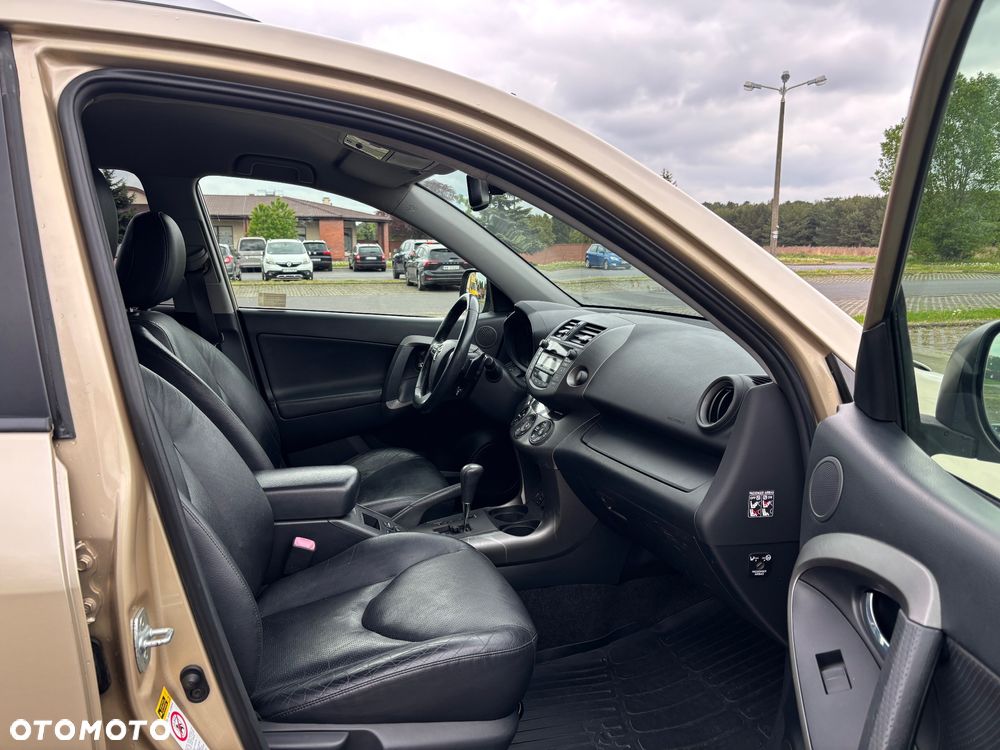Toyota RAV4 2.2 D-CAT Premium - 6