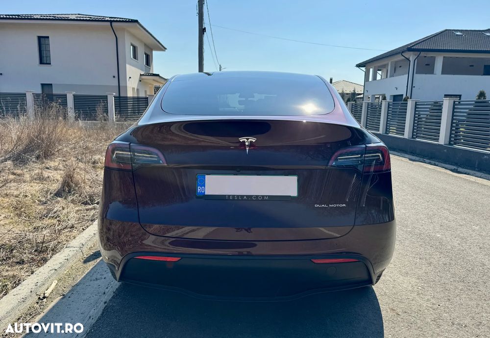 Tesla Model Y - 4