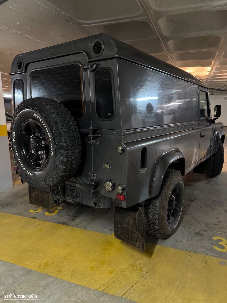Land Rover Defender 110 - 12