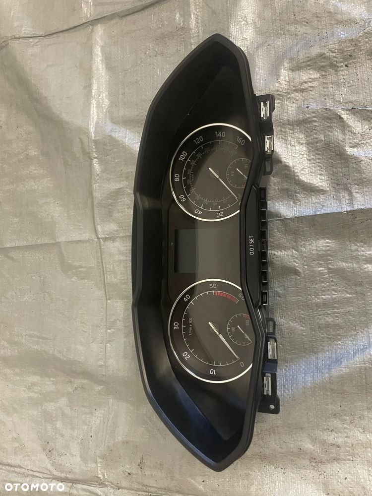 Skoda Superb III licznik zegar 2,0 TDI manual 3v0920941b - 1