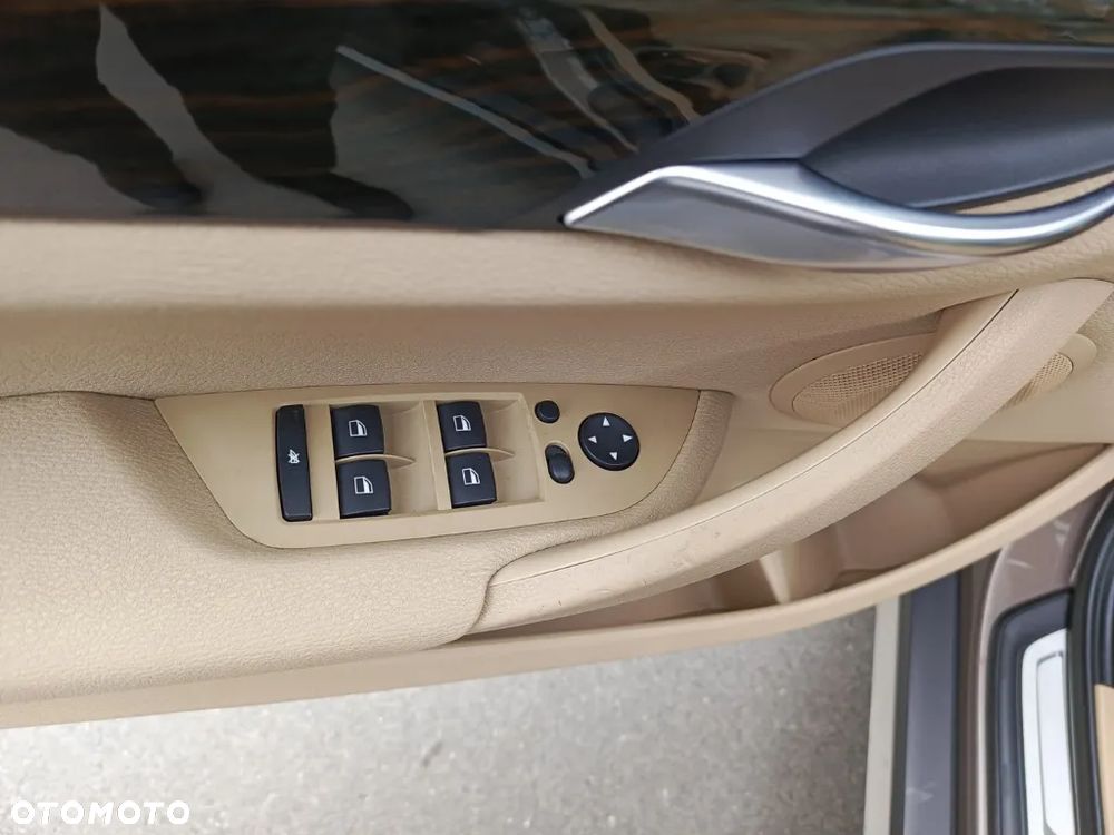 BMW X1 xDrive20d - 16