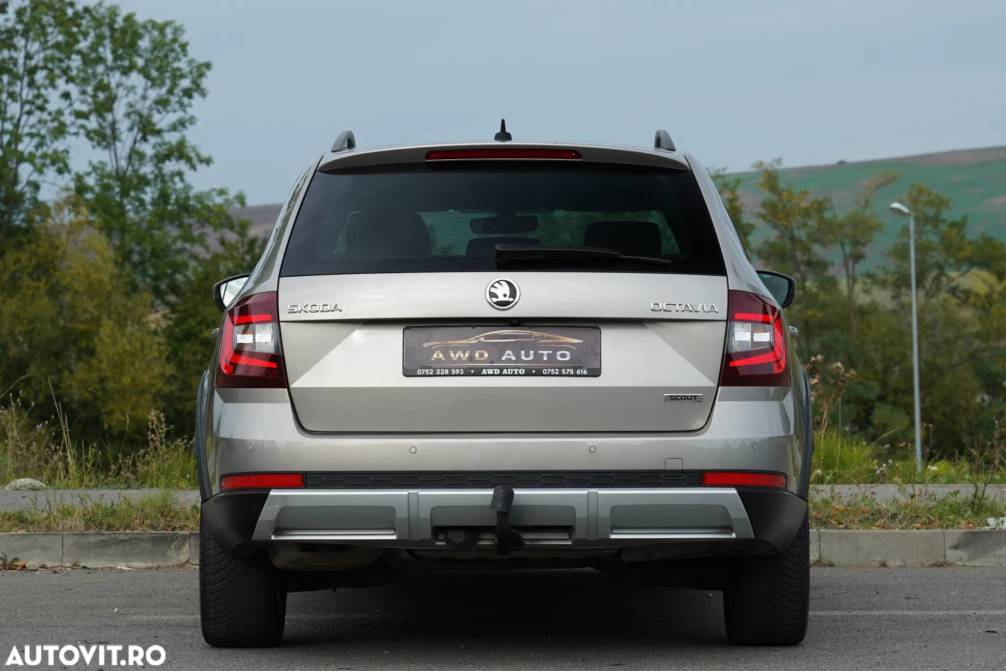 Skoda Octavia Combi 2.0 TDI 4x4 DSG Scout - 23