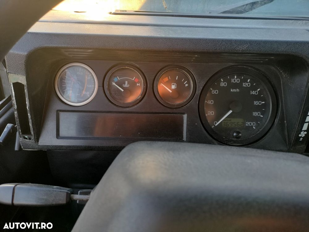 Land Rover Defender 90 Hard Top - 9