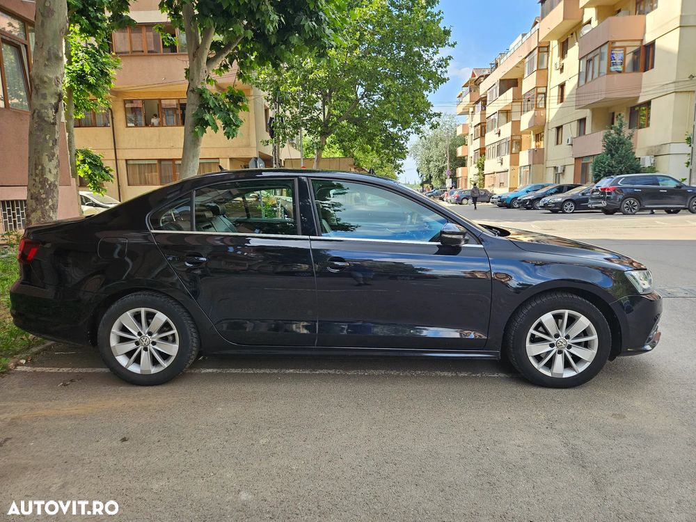 Volkswagen Jetta 2.0 TDI DSG Comfortline - 11