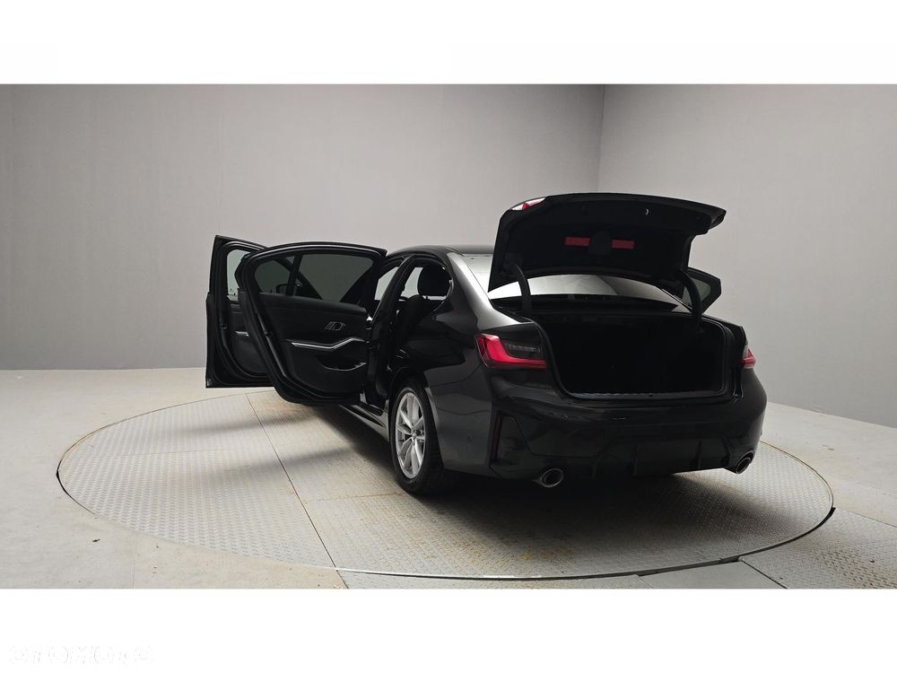 BMW Seria 3 320d xDrive mHEV M Sport - 11
