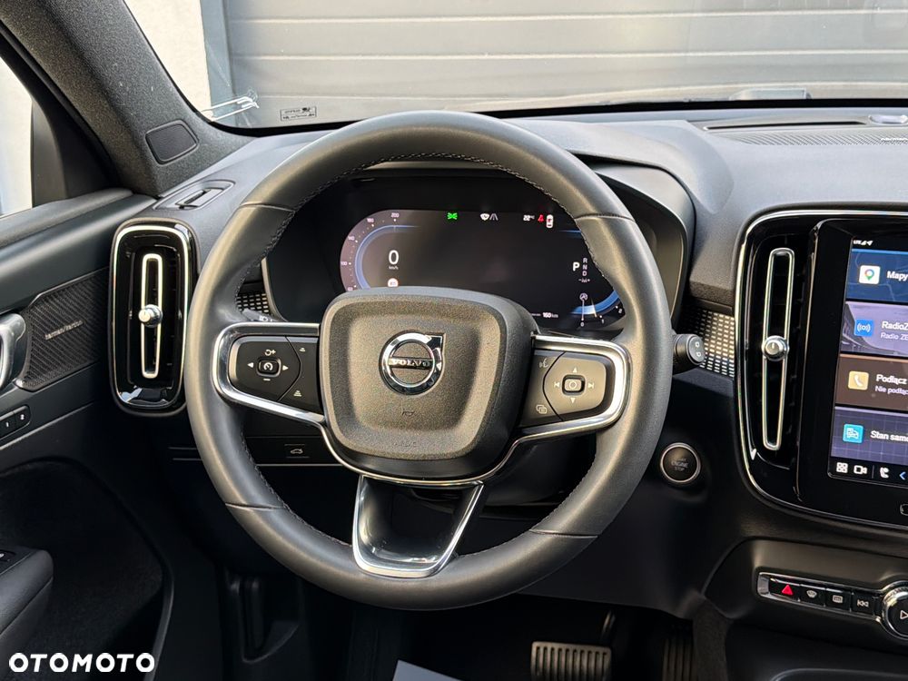 Volvo XC 40 B3 B DKG Ultra Black Edition - 40