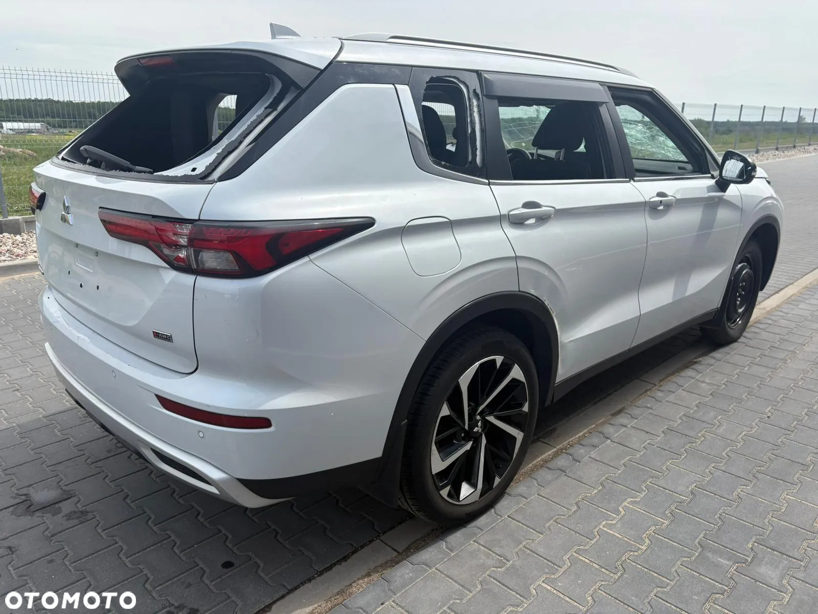 Mitsubishi Outlander - 7