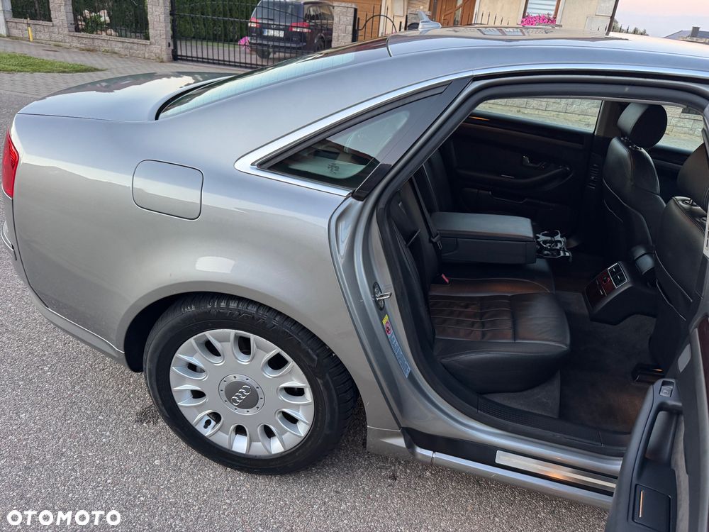 Audi A8 4.2 Quattro - 38