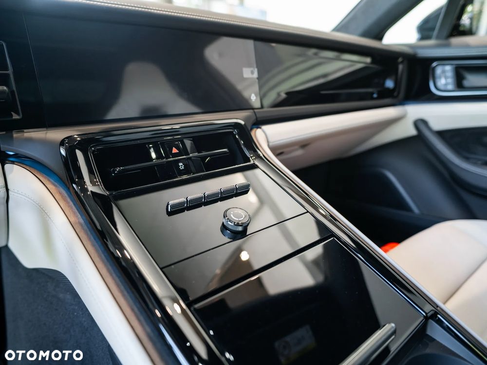 Porsche Panamera 4 E-Hybrid PHEV - 18
