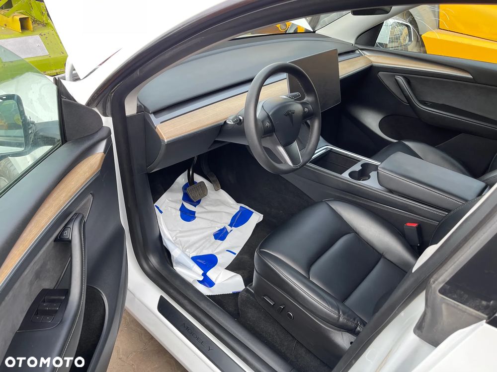 Tesla Model Y Long Range Dual Motor AWD - 23